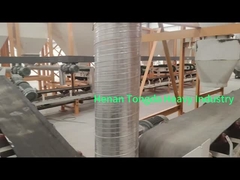 Di lokasi jalur produksi pupuk campuran