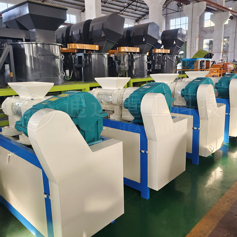 Granulator Ekstrusi Ganda Roller Tingkat Keamanan Tinggi Untuk Kotoran Kucing Tanah liat Bentonite 1t/jam