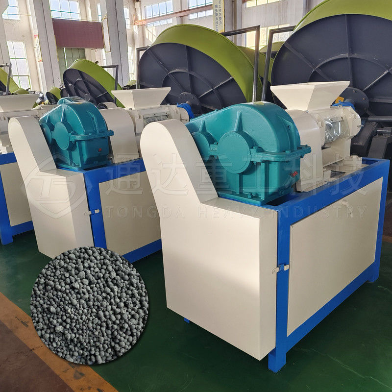 Granulator Ekstrusi Ganda Roller Tingkat Keamanan Tinggi Untuk Kotoran Kucing Tanah liat Bentonite 1t/jam
